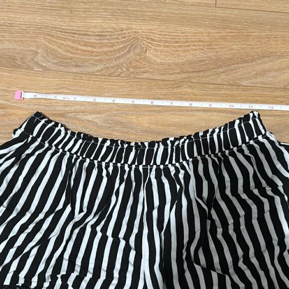 Abercrombie kids black striped lace shorts size xl - Picture 4 of 5
